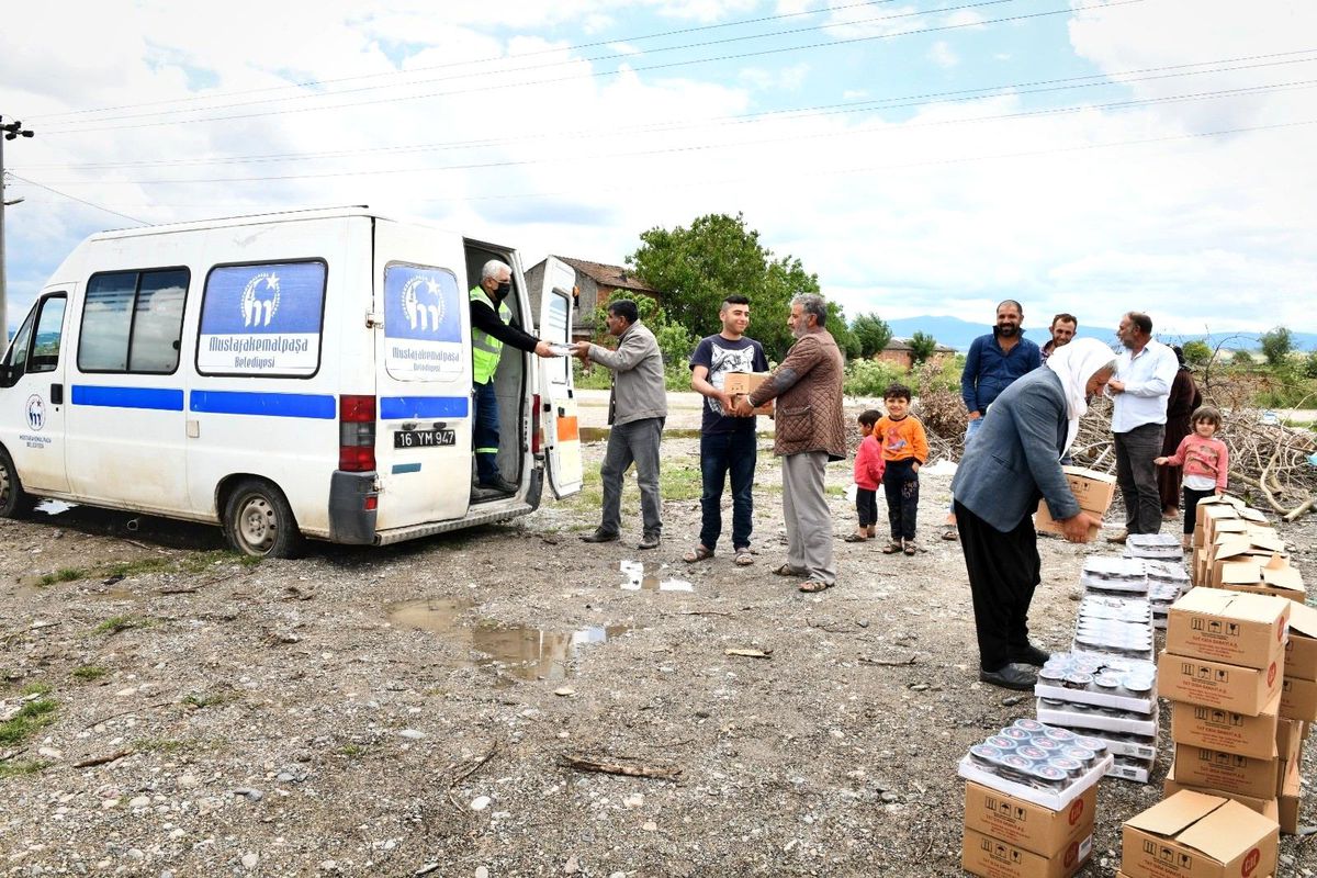 Mustafakemalpaşa\'da mevsimlik işçilere özel destek