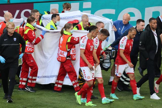 Son Dakika: Danimarka-Finlandiya maçı, Christian Eriksen'in hastaneye kaldırılması sonucu ertelendi
