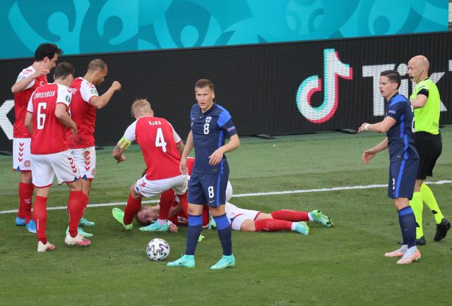 Son Dakika: EURO 2020'de kahreden anlar! Christian Eriksen'in kalbi durdu