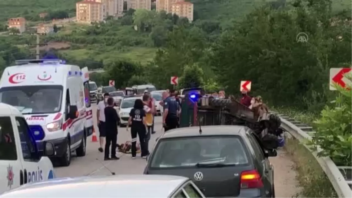 Kanala devrilen tarım aracındaki 6 kişi yaralandı