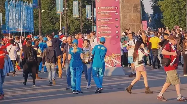 maci izleyenler saatten suphe etti rusya da gece vakti gunduz maci maci izleyenler saatten suphe etti rusya da gece vakti gunduz maci