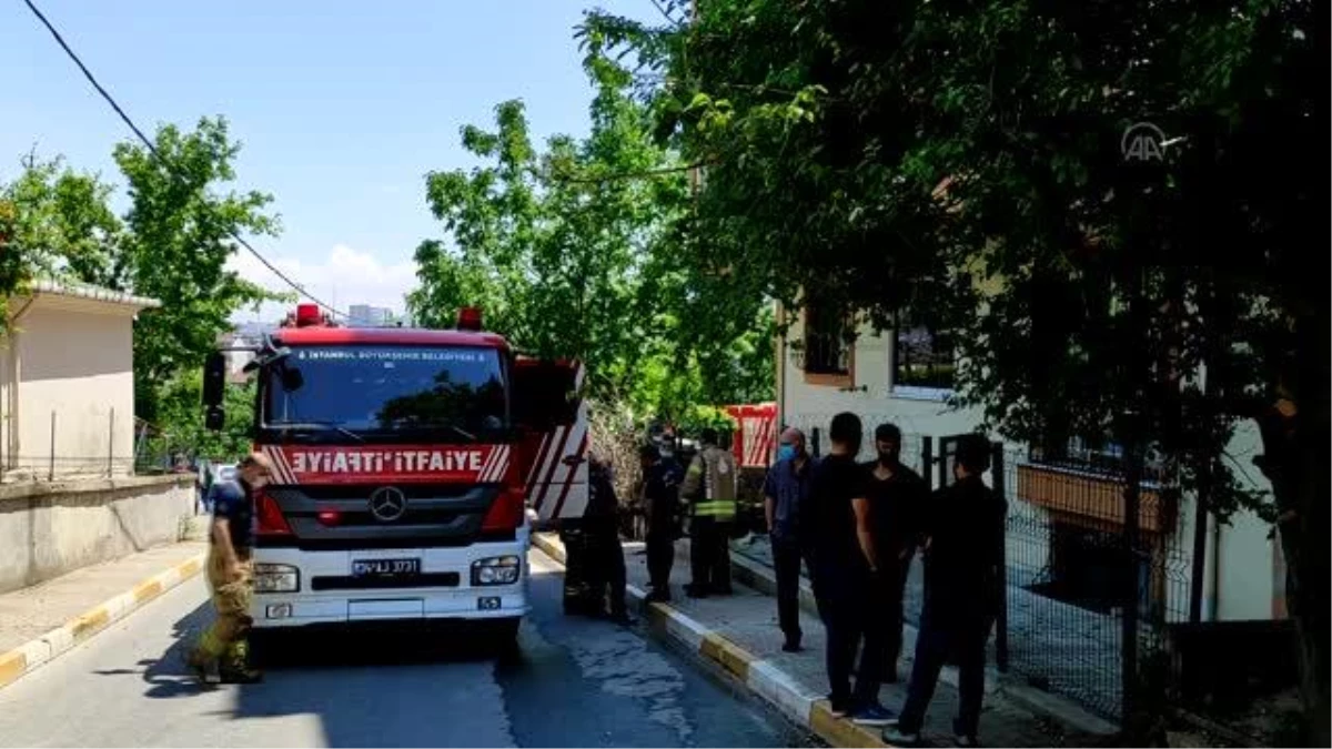 Sancaktepe\'de iki katlı binada çıkan yangın söndürüldü