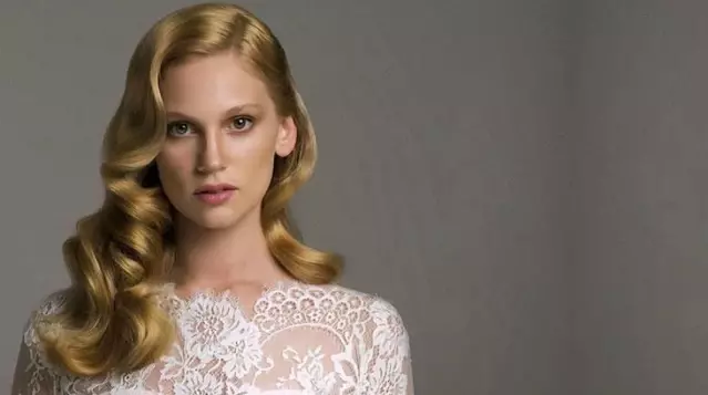 Köpek kavgasının arasında kalan Farah Zeynep Abdullah'ın parmağı kırıldı Köpek kavgasının arasında kalan Farah Zeynep Abdullah'ın parmağı kırıldı