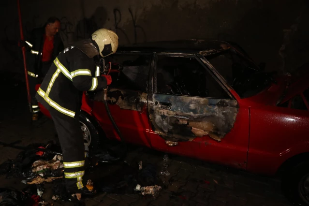 Son dakika haber... Adana'da park halindeki araçta çıkan yangın söndürüldü