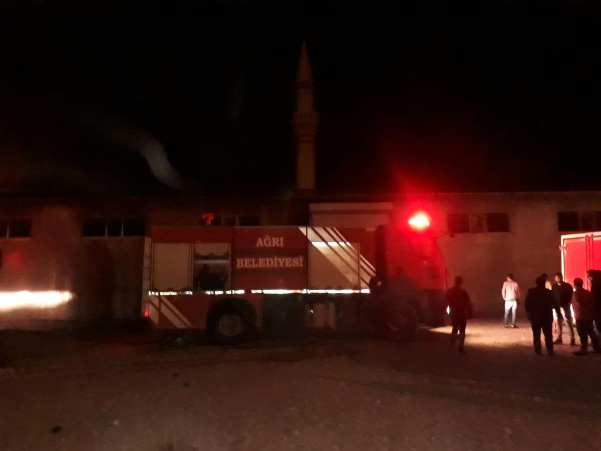 Ağrı\'da çıkan yangın söndürüldü