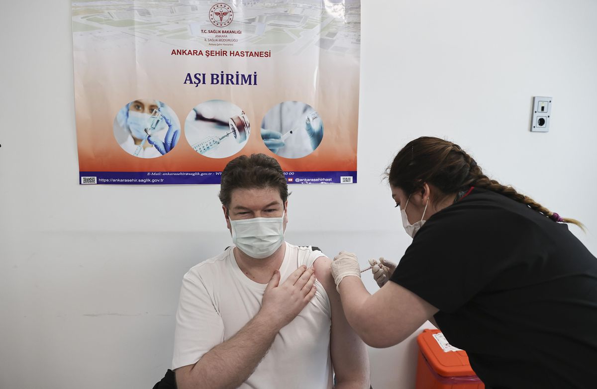 Ankara\'da 40 yaş ve üzeri vatandaşlar Kovid-19\'a karşı aşılanmaya başladı