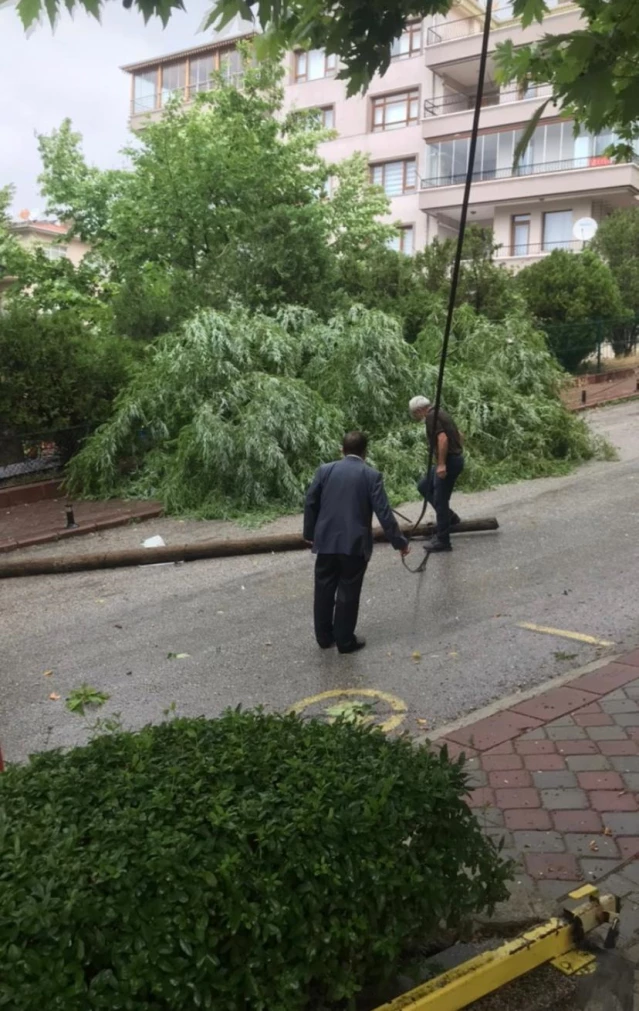 Ankara'yı sel aldı! Vatandaşlar son çareyi kapıdan sandal yapmakta buldu