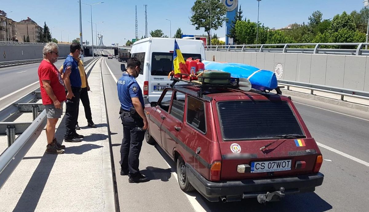 Son dakika haberleri! Aracıyla gezen turist şüphe üzerine ihbar edildi, polis herakete geçti