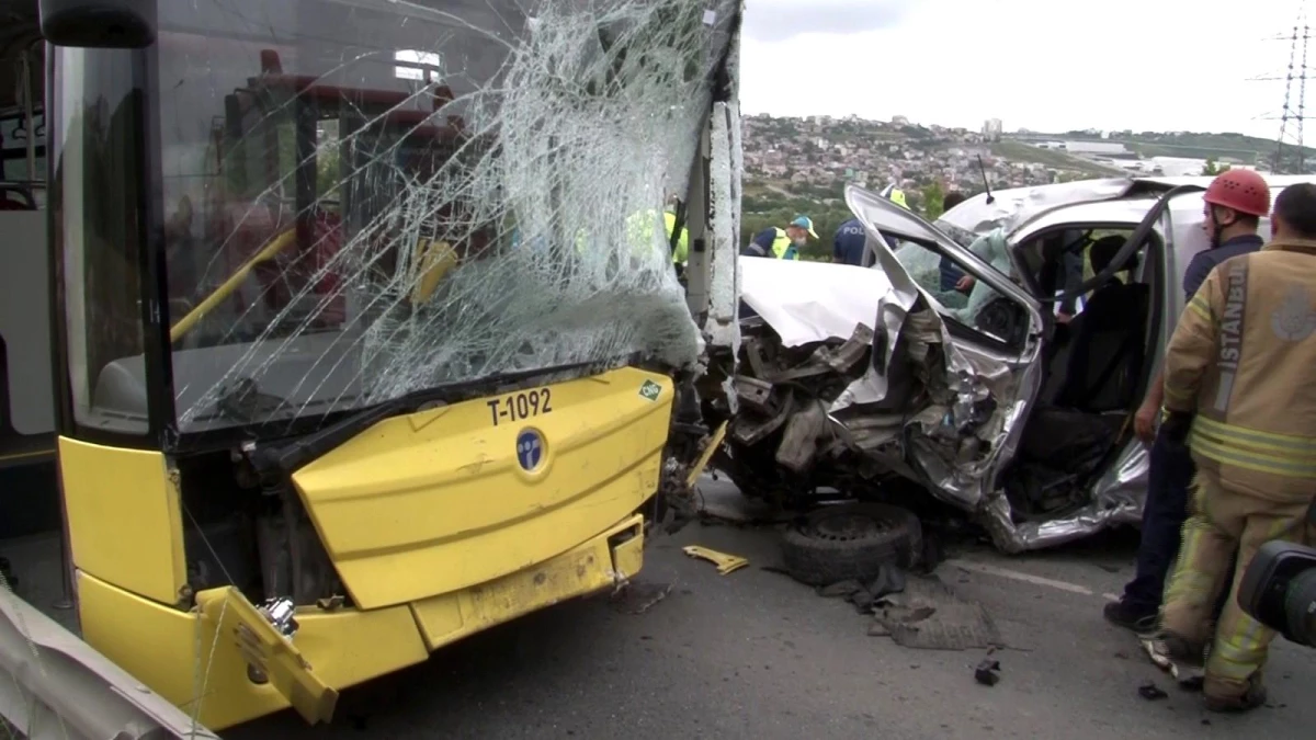 Otobüsle hafif ticari araç çarpıştı, korkunç kazada bir kişi öldü bir kişi ağır yaralandı