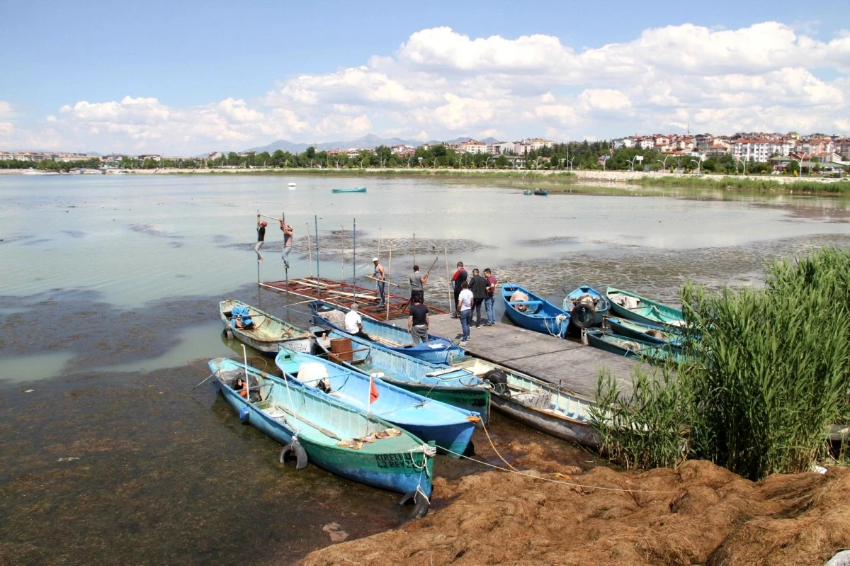 Son dakika haber... Beyşehir Gölü\'nde balıkçılar, yeni av sezonuna hazırlanıyor