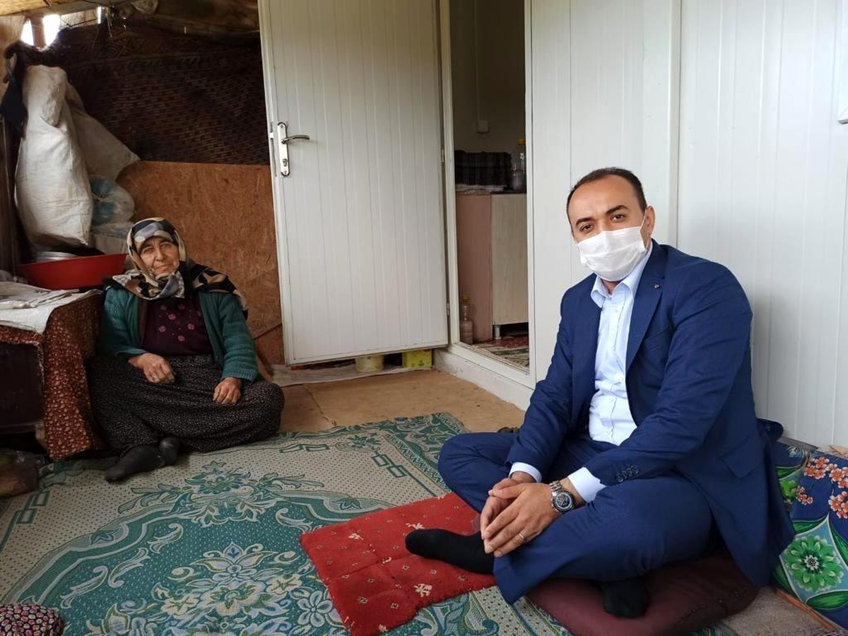 Bir günde 4 köyde yaşlı ve hastaları ziyaret etti