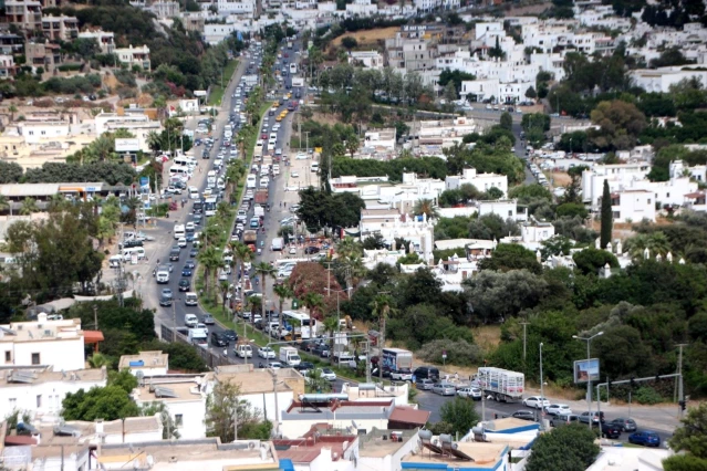 Bodrum'da trafik çilesi erken başladı