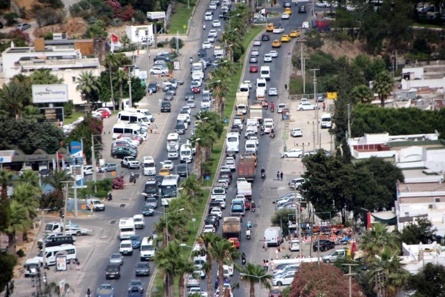 Bodrum'da trafik çilesi erken başladı