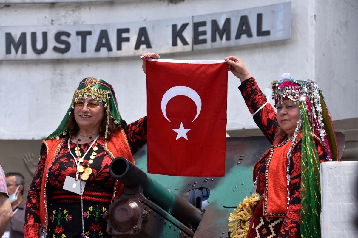 BUKSEM üyeleri Bozüyük\'ün tarihi yerlerini gezdi