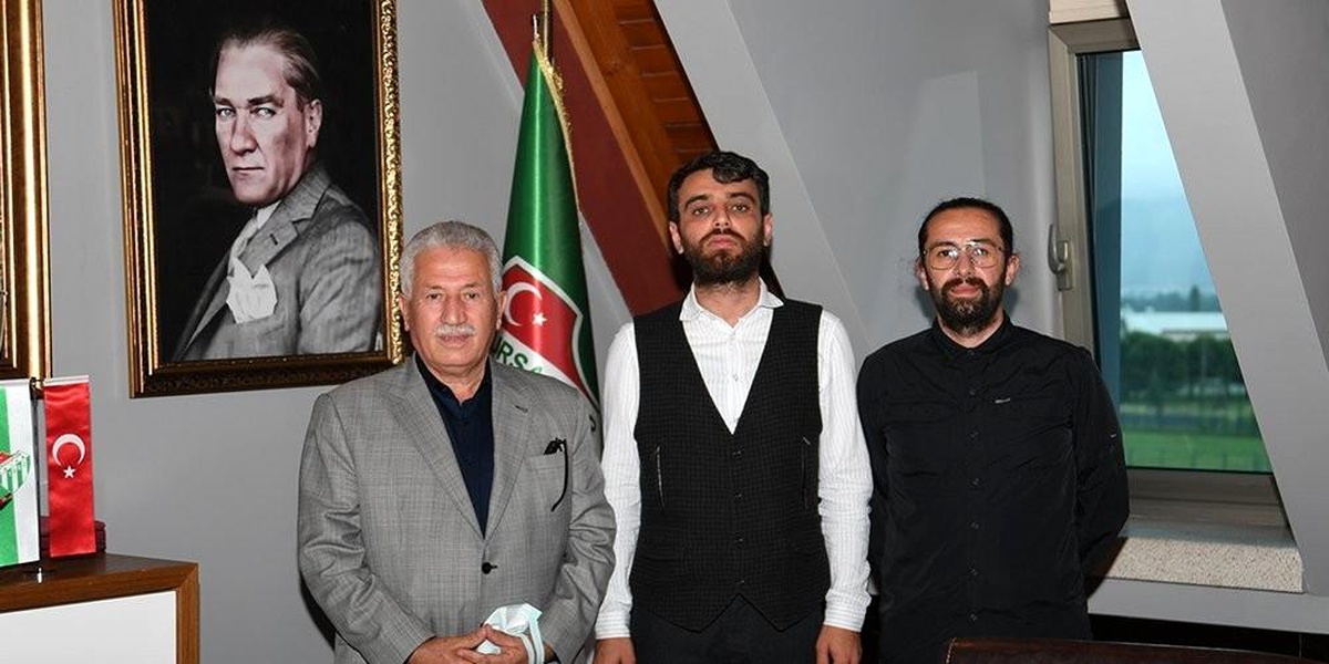 Bursaspor Kulübü, stadyum ve tesis çimlerini yeniden Muhittin İpek\'e teslim etti