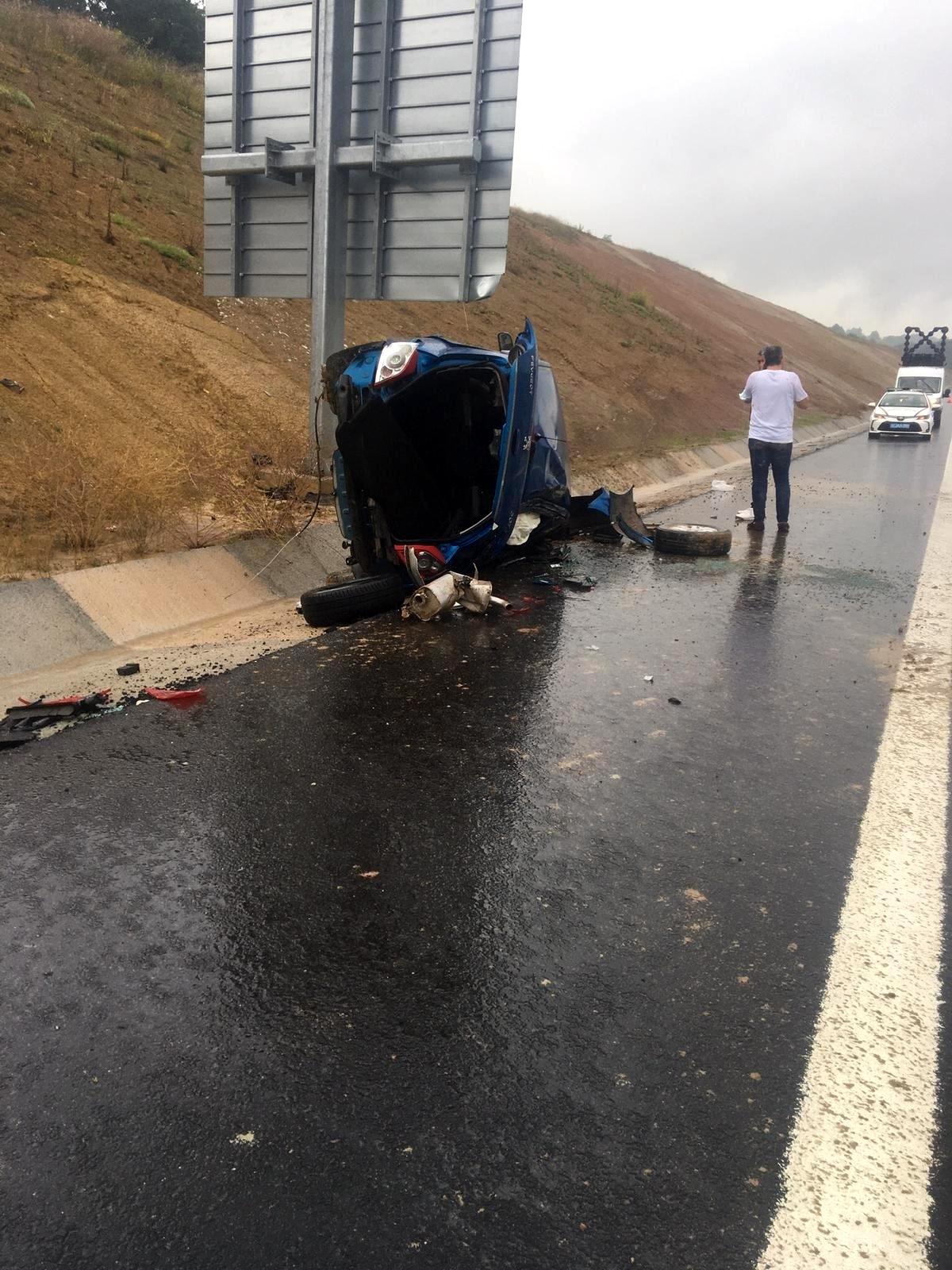 Direksiyon hakimiyetini kaybedince takla attı: 3 yaralı