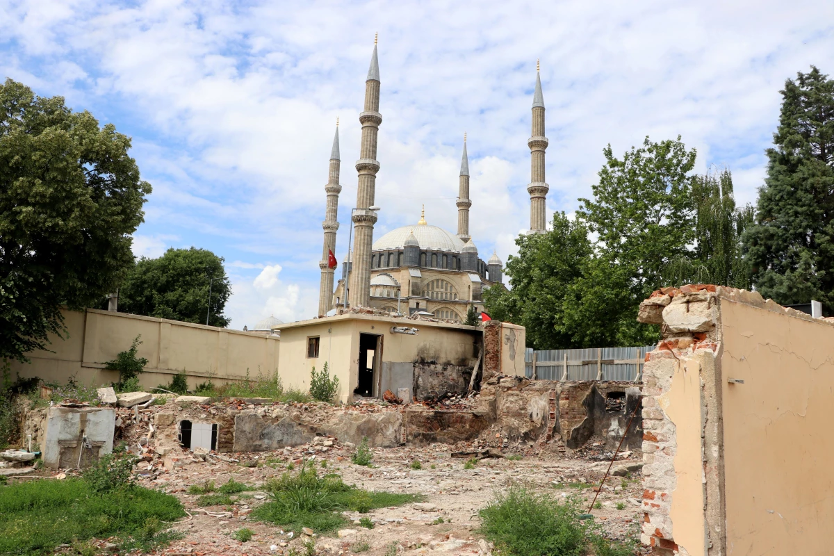 Edirne\'de yanan tarihi Böcek Mektebi binası aslına uygun ayağa kaldırılacak