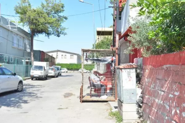 FELÇLİ EŞİ RAHAT DIŞARI ÇIKSIN DİYE VİNÇ SİSTEMLİ ASANSÖR YAPTIRDI FELÇLİ EŞİ RAHAT DIŞARI ÇIKSIN DİYE VİNÇ SİSTEMLİ ASANSÖR YAPTIRDI
