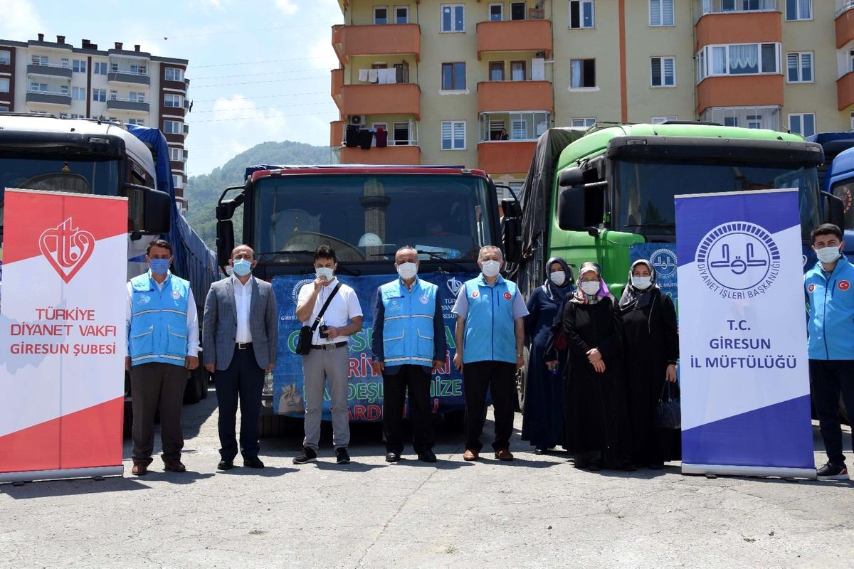 Giresun\'dan Suriye\'ye 8 tır yardım malzemesi gönderildi