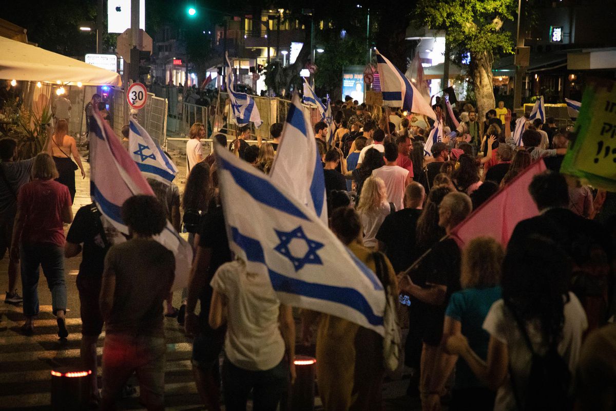 İsrailliler Tel Aviv\'de Netanyahu\'nun gidişini kutladı