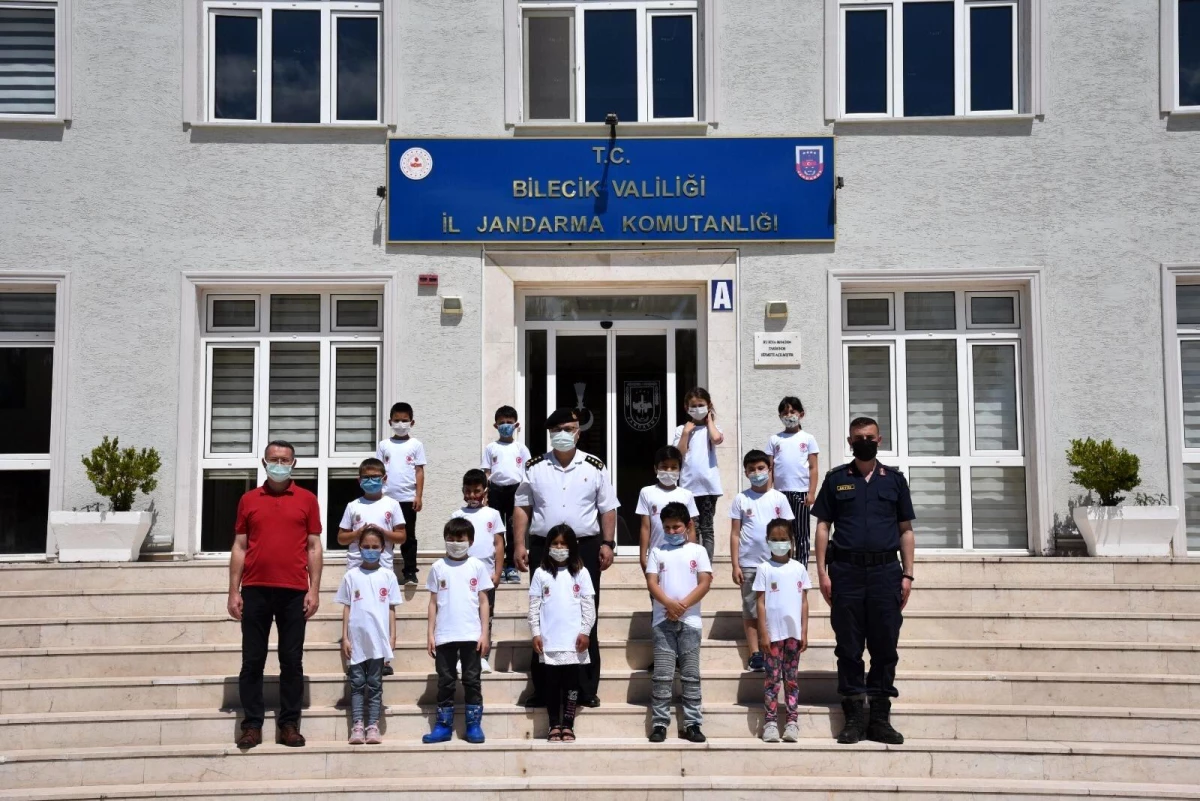 Jandarma ilköğretim okulu öğrencilerine kapılarını açtı