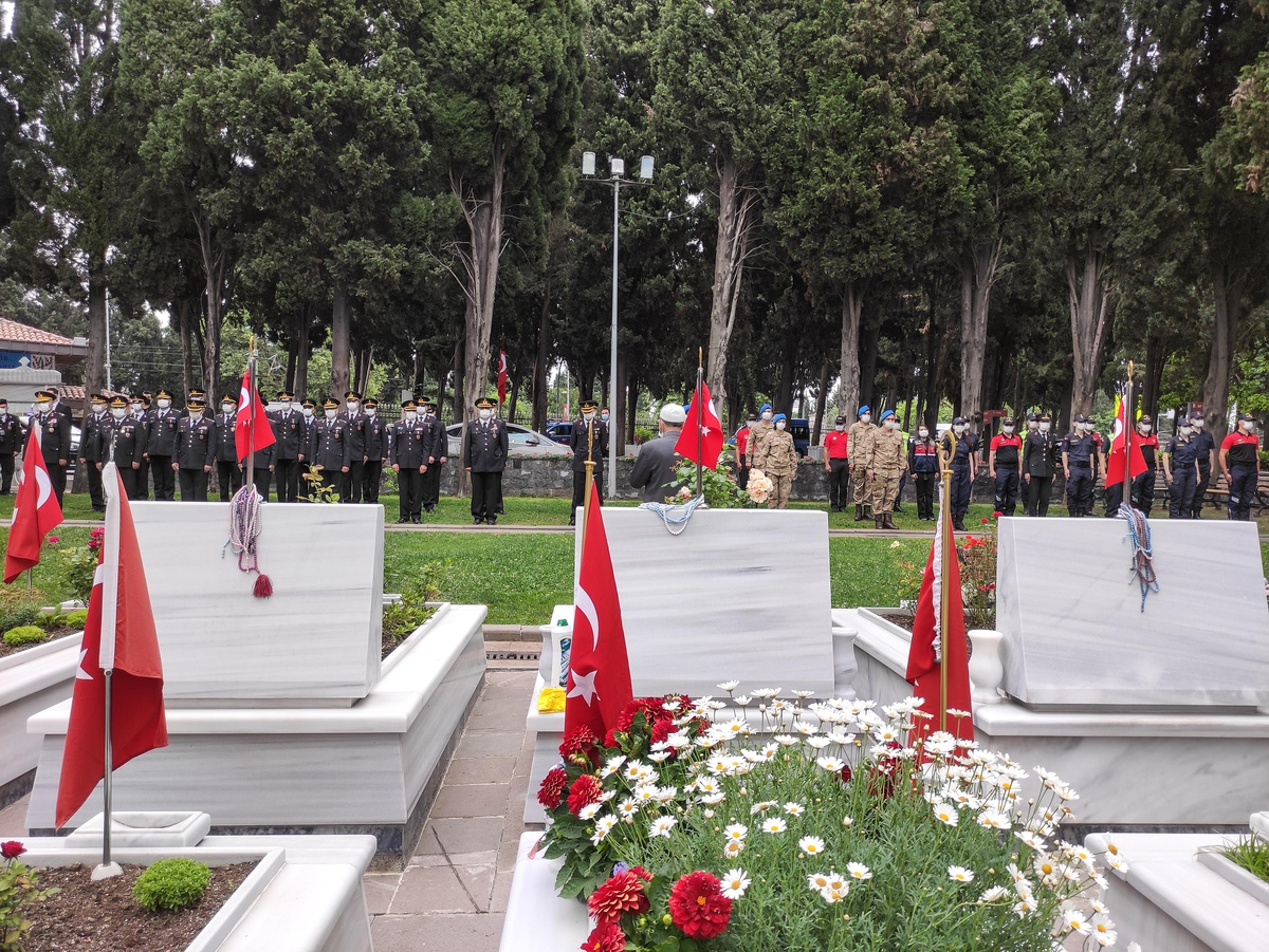 Son dakika haberleri... Jandarma Teşkilatının 182. kuruluş yıl dönümünde Edirnekapı Şehitliği\'nde tören düzenlendi