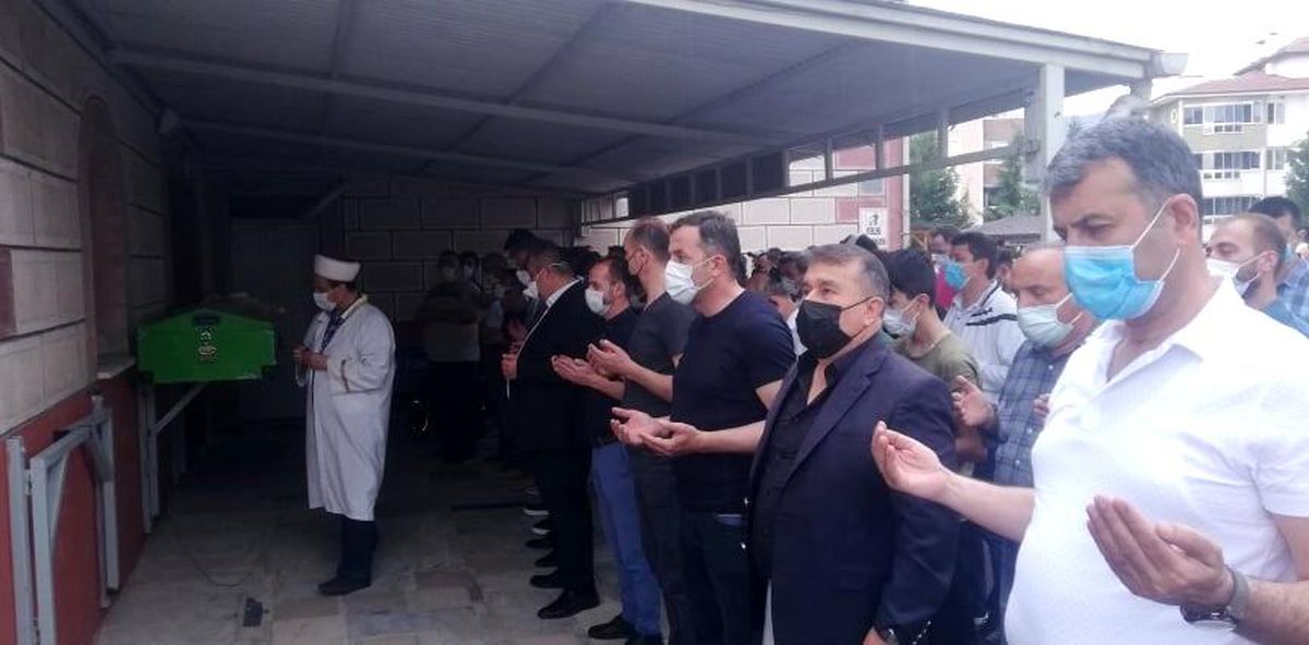 Son dakika haber... Kazada hayatını kaybeden minik Esma son yolculuğuna uğurlandı