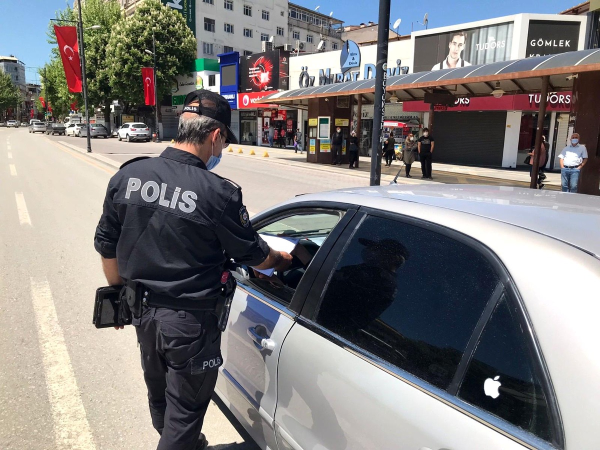 Malatya\'da kısıtlamayı ihlal eden 22 kişiye 19 bin 800 lira ceza