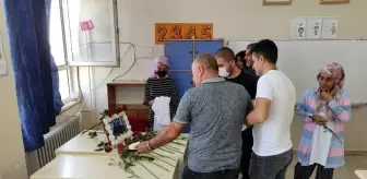 Mardin'deki kazada hayatını kaybeden öğretmenler için okullarında anma programı düzenlendi