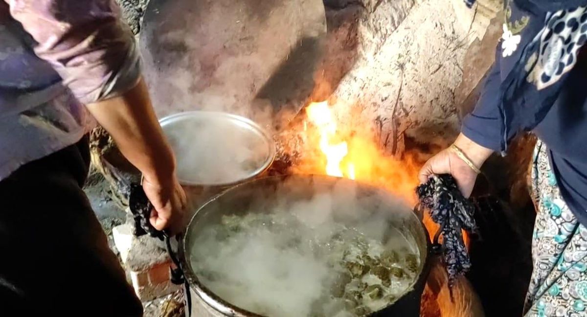 Oksijen deposu ormanda çam ağaçlarından toplanıp kaynatılıyor, kilogramı 100 TL\'den satılıyor