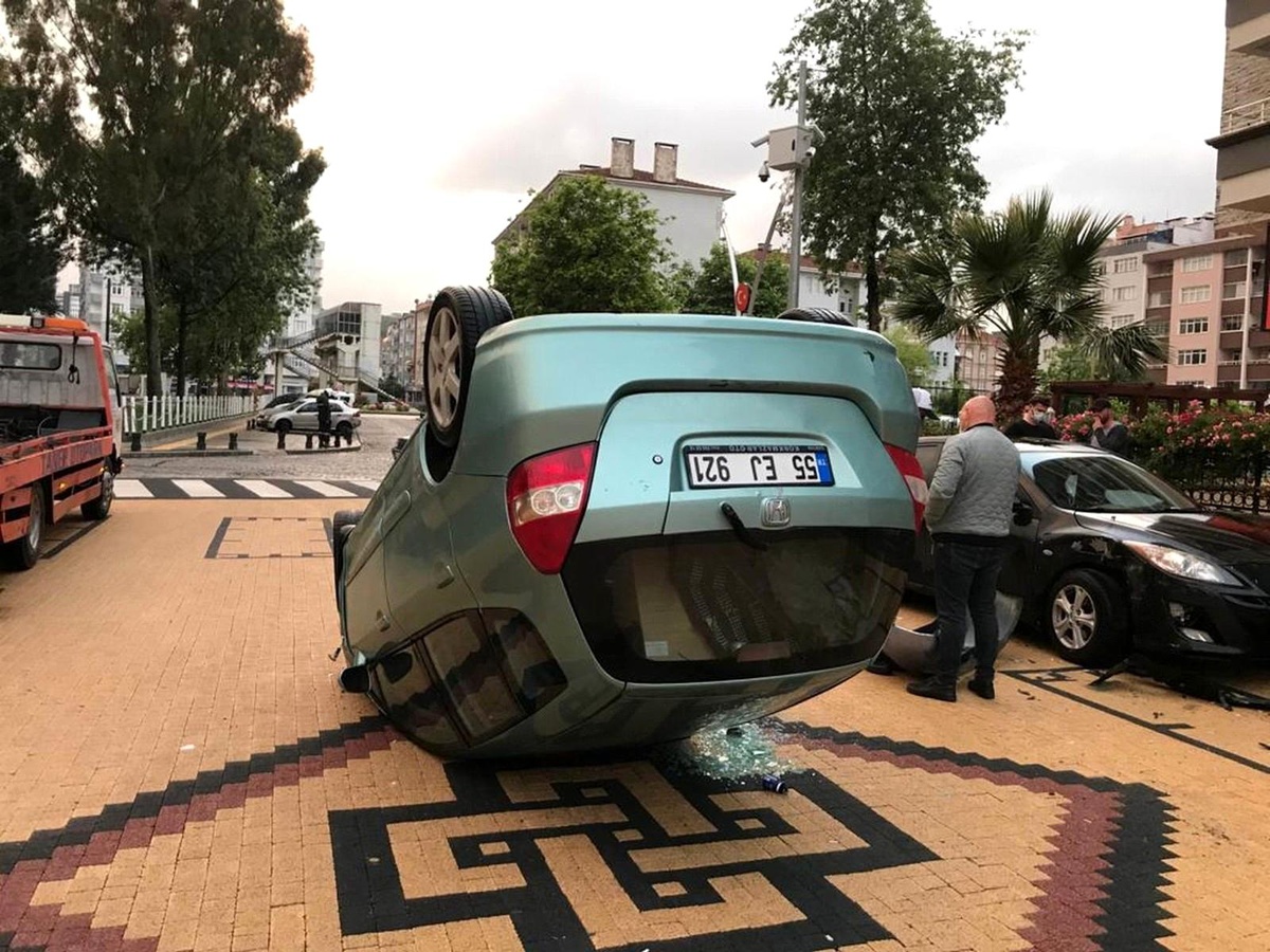 Samsun\'da otomobil takla attı: 1 yaralı