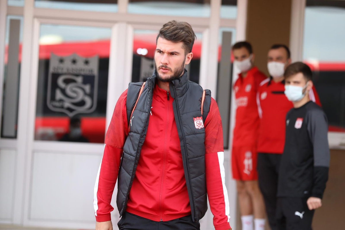 Sivasspor\'da Robin Yalçın takımdan ayrılıyor!
