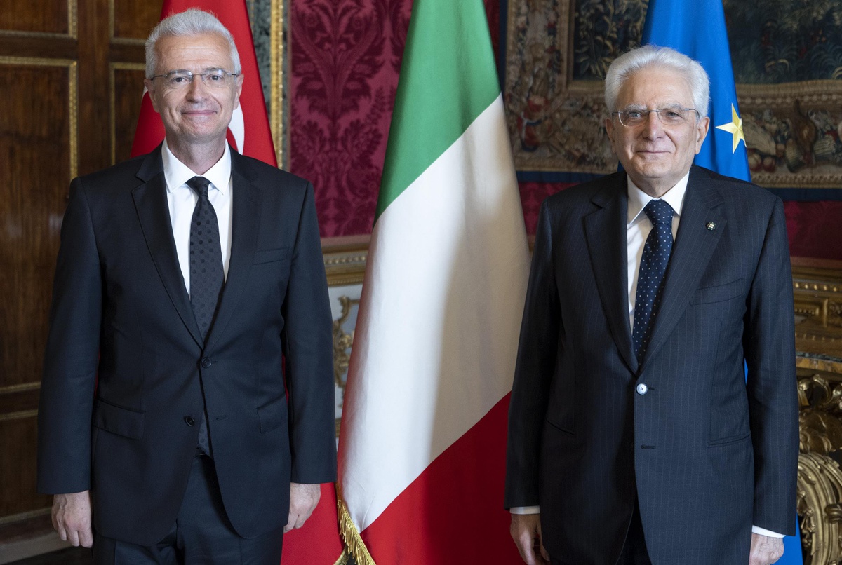 Son dakika haberleri... Türkiye\'nin Roma Büyükelçisi Gücük, İtalya Cumhurbaşkanı Mattarella\'ya güven mektubunu sundu