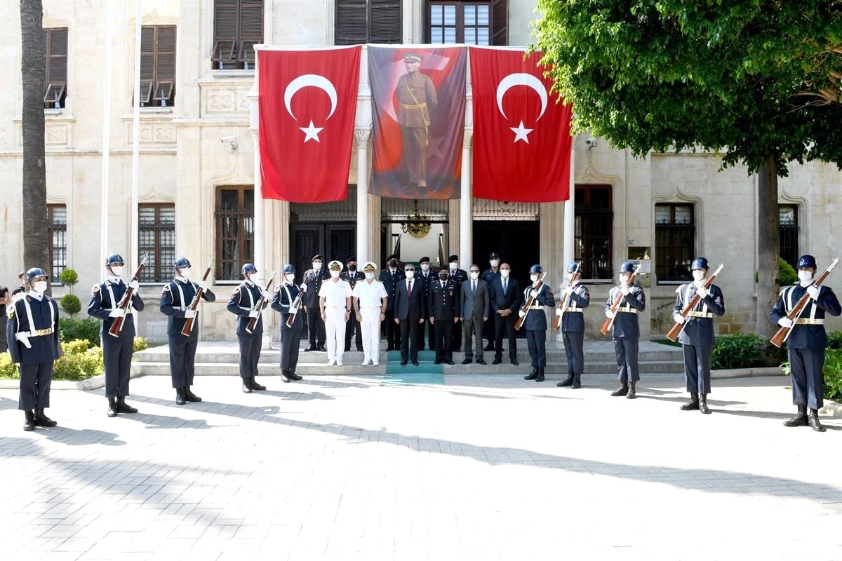 Mersin Valisi Su\'dan İl Jandarma Komutanlığına ziyaret