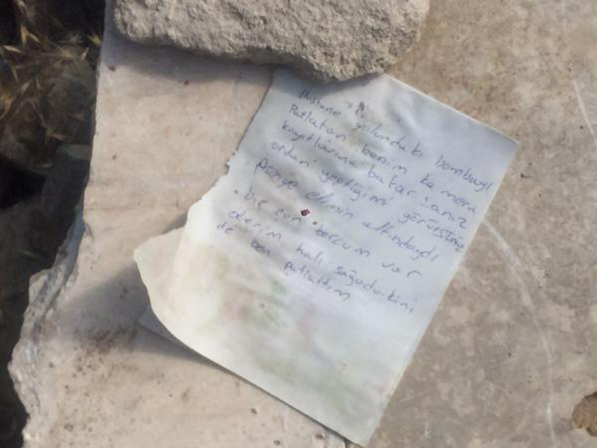 Yanarak öldüğü aracının yanında itiraf notu bulunan öğretmen defnedildi