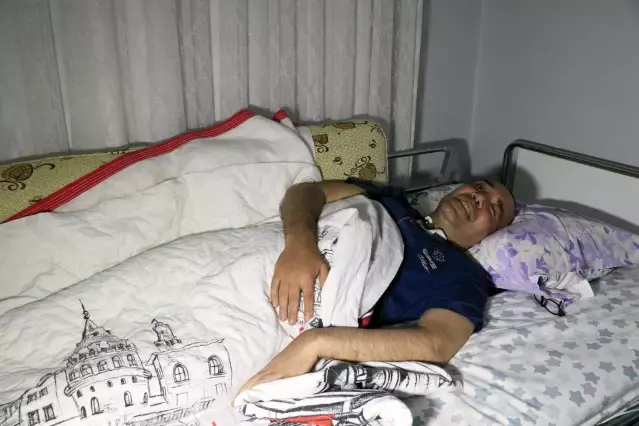 Yatağa mahkum kardeşinin malulen emekli olmasını istiyor Yatağa mahkum kardeşinin malulen emekli olmasını istiyor