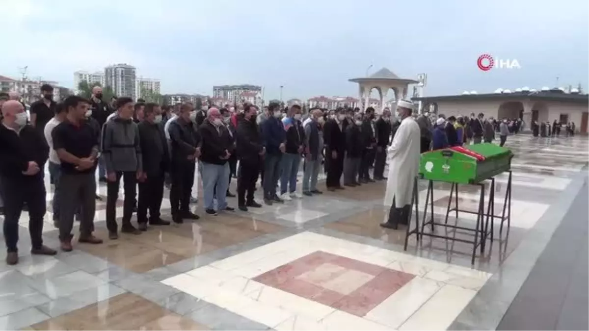 Yolun karşısına geçmek isterken hayatını kaybeden genç kız memleketinde sonsuzluğa uğurlandı