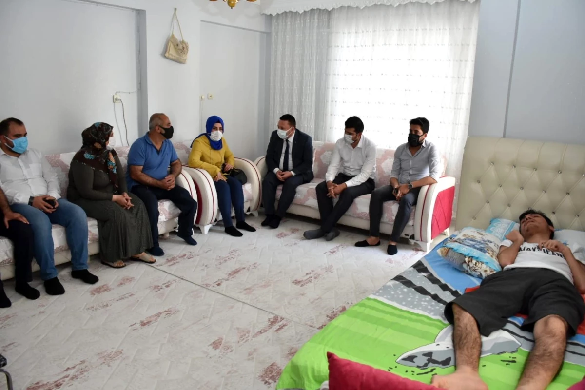Başkan Beyoğlu\'ndan SSPE hastası Ferhat\'a moral ziyareti