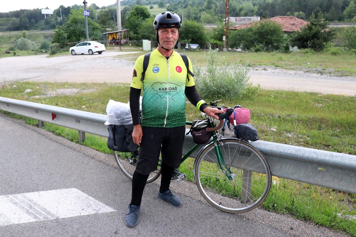 Bisiklet yolu farkındalığı için İstanbul\'dan Gürcistan\'a pedal çeviriyor
