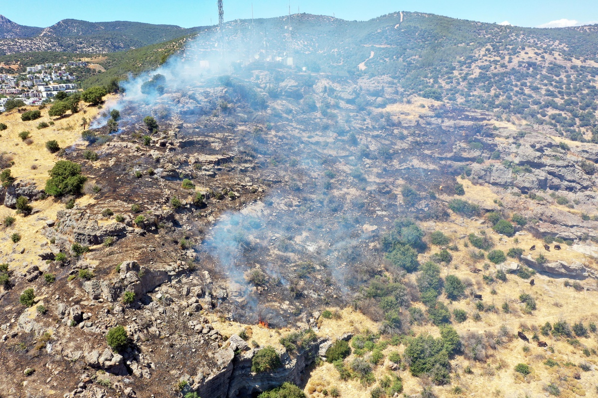 Bodrum\'da verici istasyonlarının bulunduğu alanda çıkan yangın söndürüldü