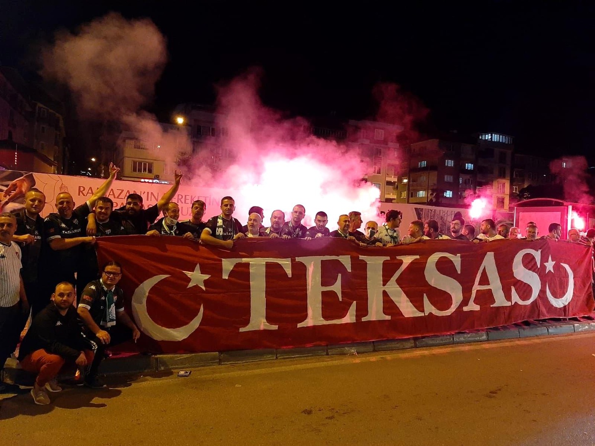 Bursaspor taraftarı, A Milli Takımı desteklemek için Azerbaycan\'a gitti