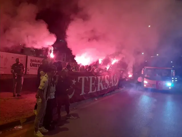 Bursaspor taraftarı, A Milli Takımı desteklemek için Azerbaycan'a gitti