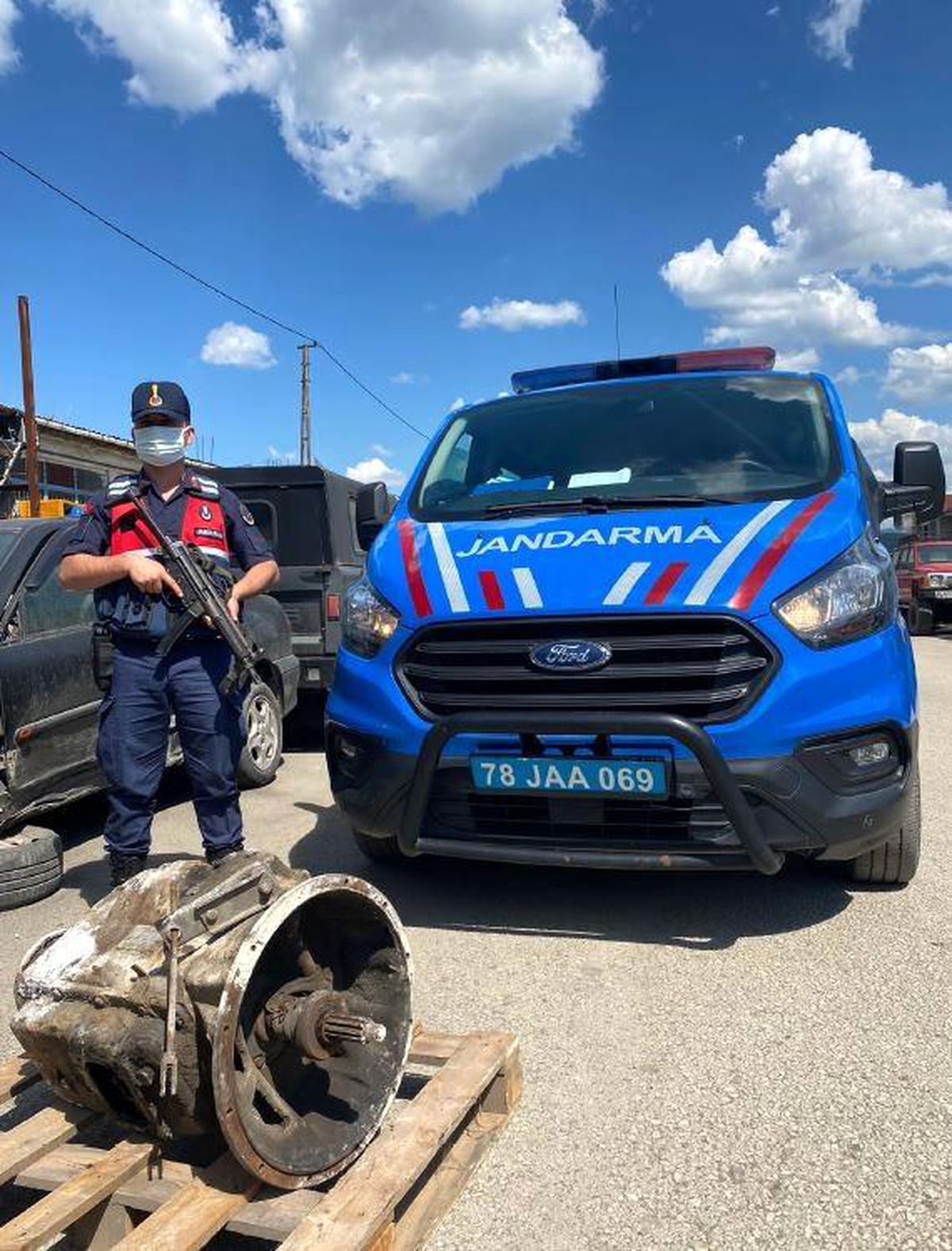 Çaldıkları malzemeyi satmaya çalışan 2 kişi yakalandı