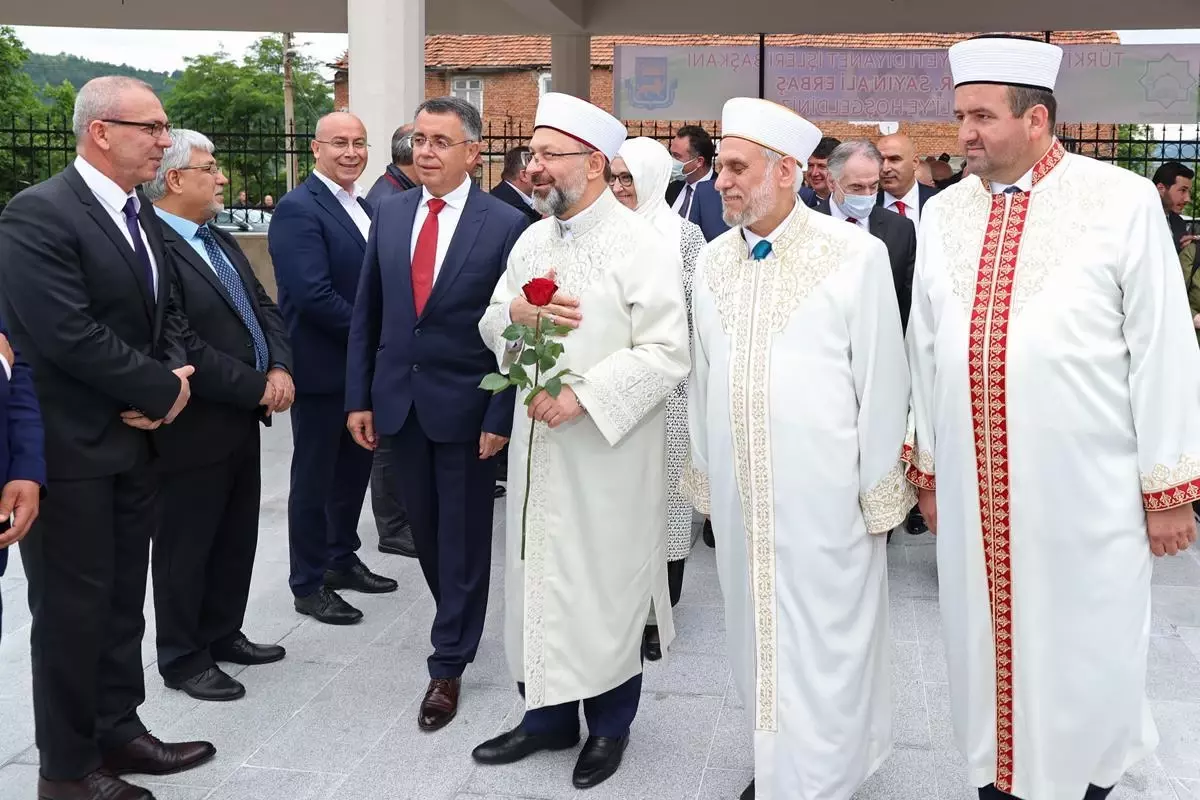 Diyanet İşleri Başkanı Erbaş, Bulgaristan\'ın Kırcaali şehrindeki camileri ziyaret etti