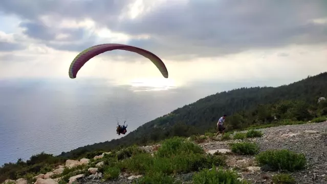 Hatay'da yamaç paraşütü yoğun ilgi görüyor