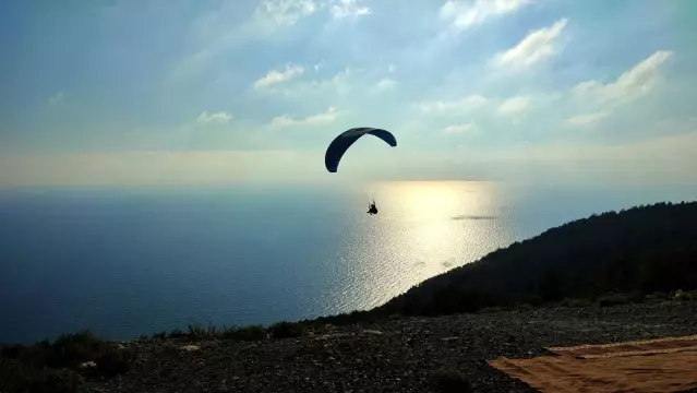 Hatay'da yamaç paraşütü yoğun ilgi görüyor