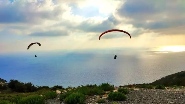 Hatay'da yamaç paraşütü yoğun ilgi görüyor