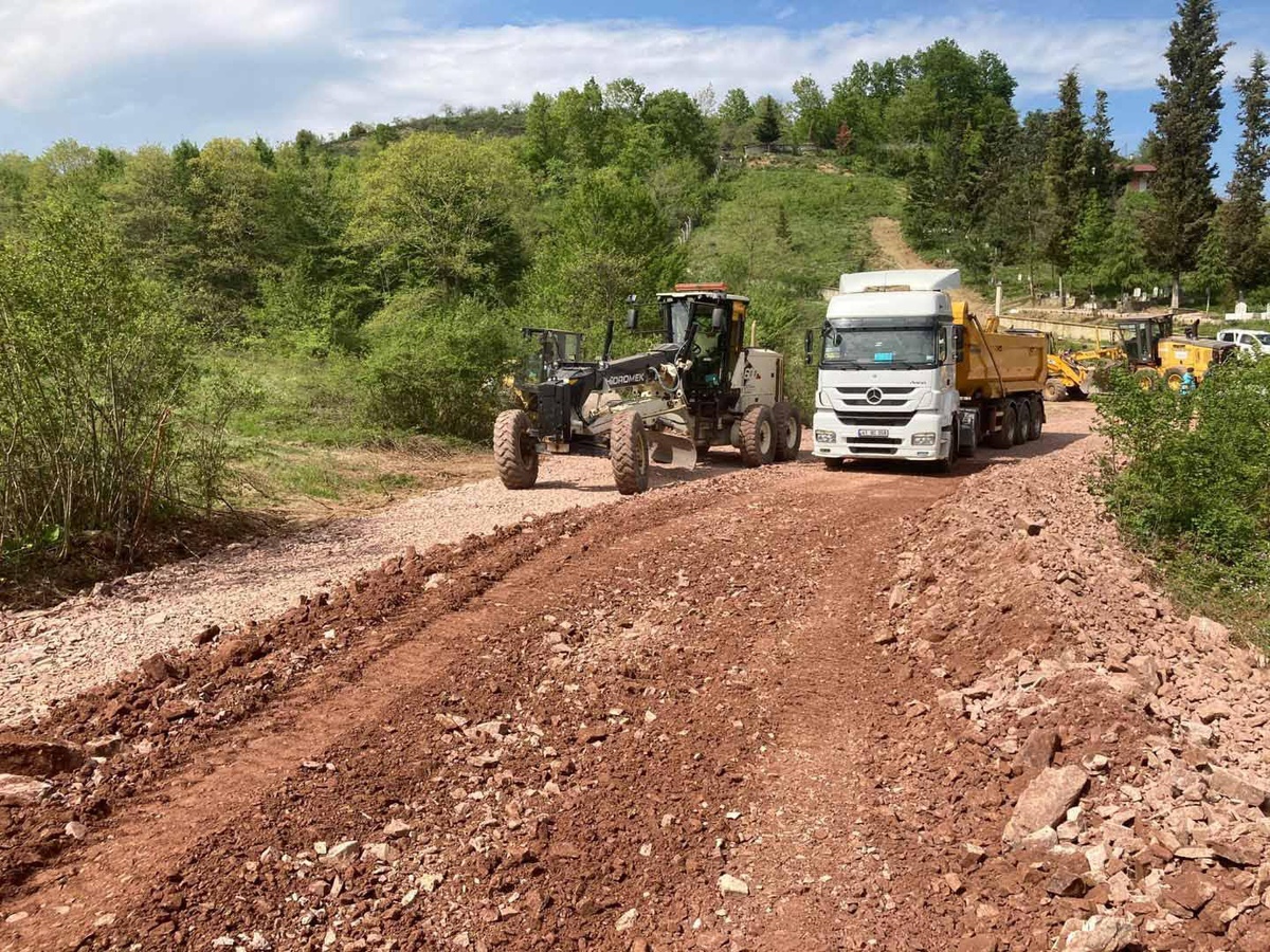 İzmit köy yollarına konforlu yollar yapılıyor