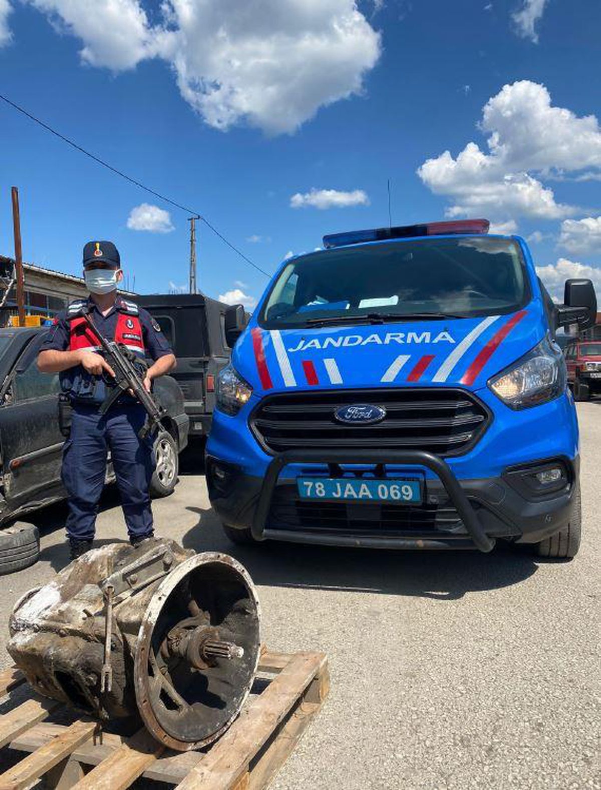 Karabük\'te araç şanzımanı çaldığı iddia edilen iki kişi yakalandı