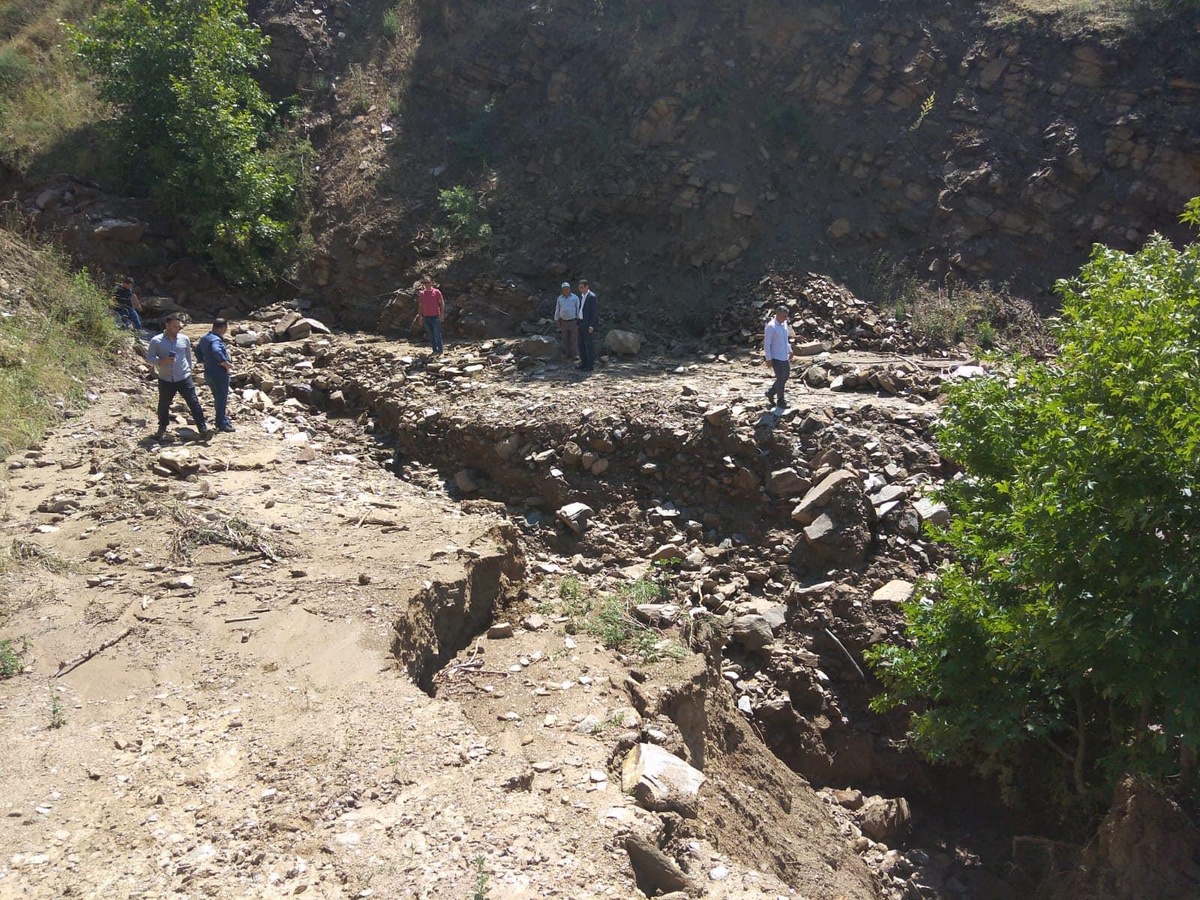 Kiraz\'da şiddetli yağış sonrası heyelan meydana geldi